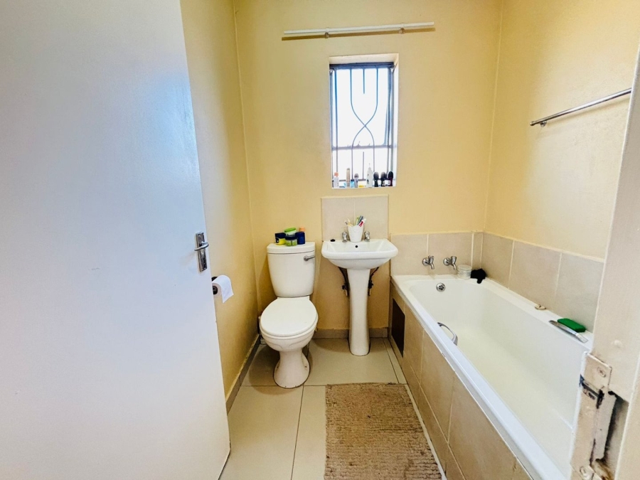 2 Bedroom Property for Sale in Fourways Gauteng