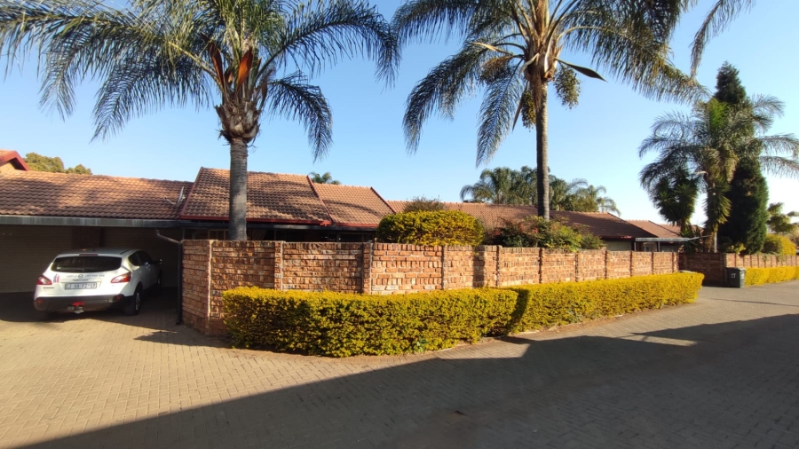 2 Bedroom Property for Sale in Wierda Park Gauteng