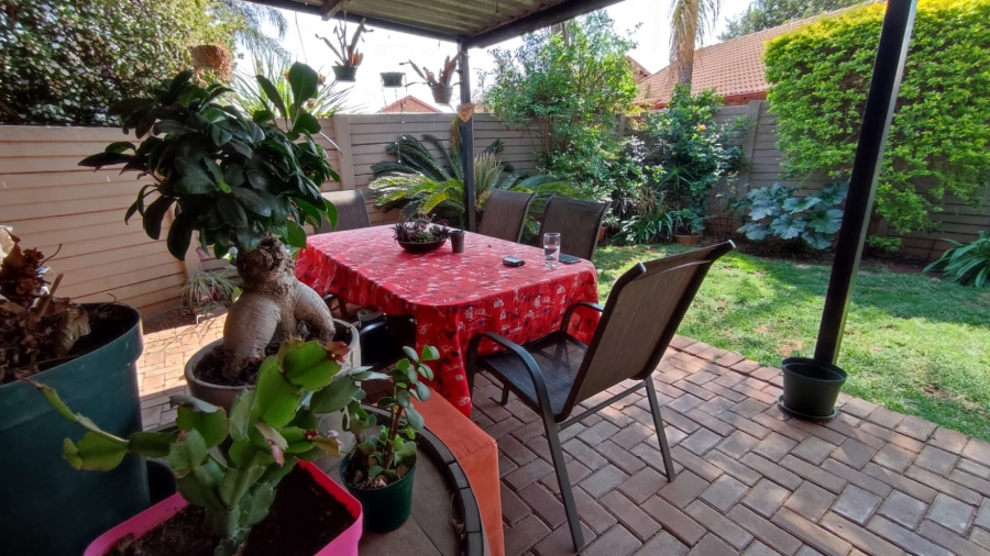 2 Bedroom Property for Sale in Wierda Park Gauteng