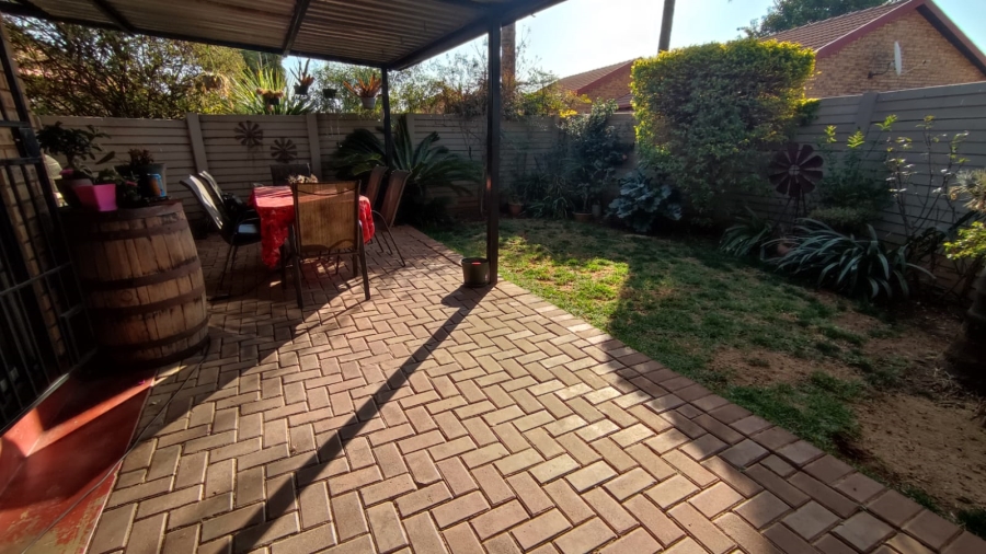 2 Bedroom Property for Sale in Wierda Park Gauteng