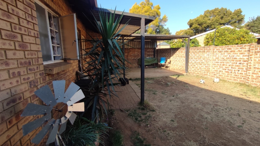 2 Bedroom Property for Sale in Wierda Park Gauteng