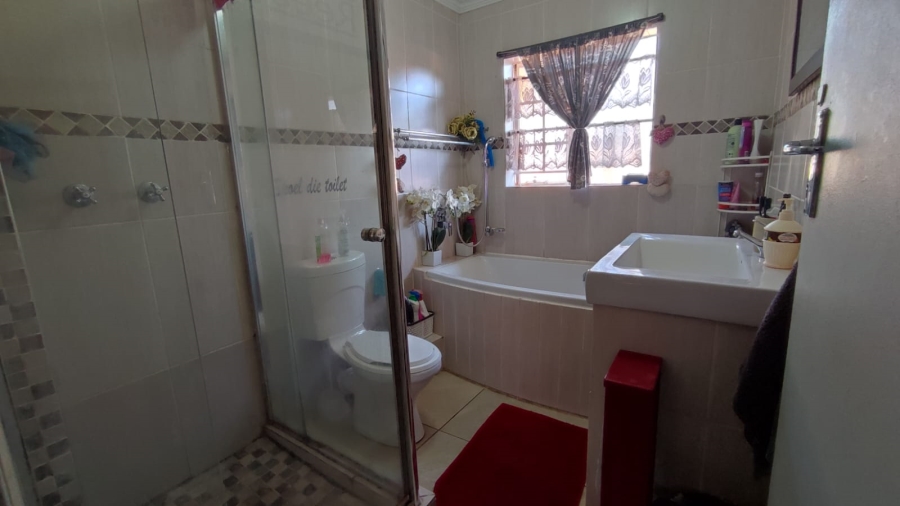 2 Bedroom Property for Sale in Wierda Park Gauteng