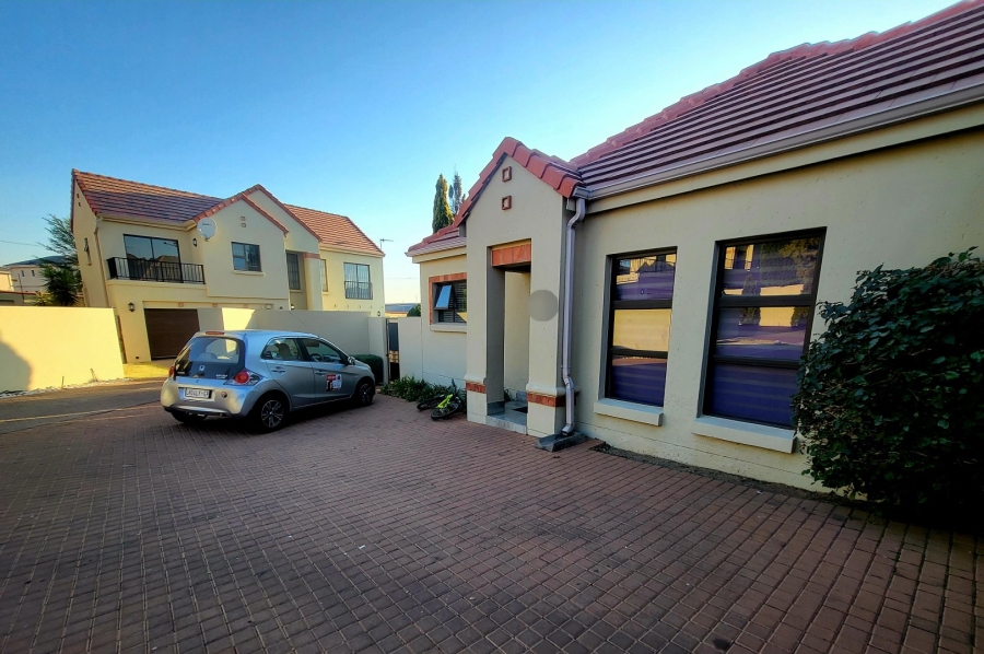 3 Bedroom Property for Sale in Noordwyk Gauteng