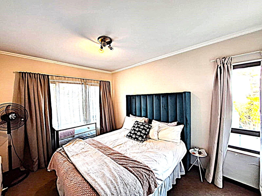 1 Bedroom Property for Sale in Bryanston East Gauteng