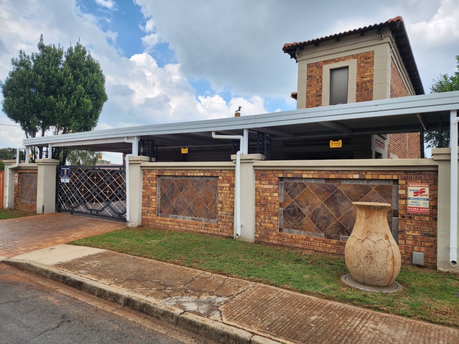 3 Bedroom Property for Sale in Casseldale Gauteng