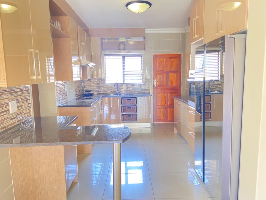 5 Bedroom Property for Sale in Silver Wood Estate Gauteng