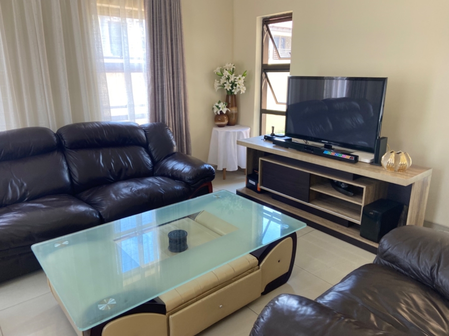 5 Bedroom Property for Sale in Silver Wood Estate Gauteng