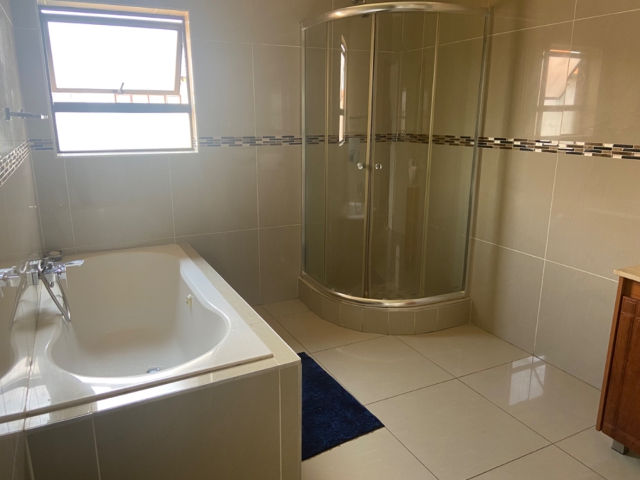 5 Bedroom Property for Sale in Silver Wood Estate Gauteng