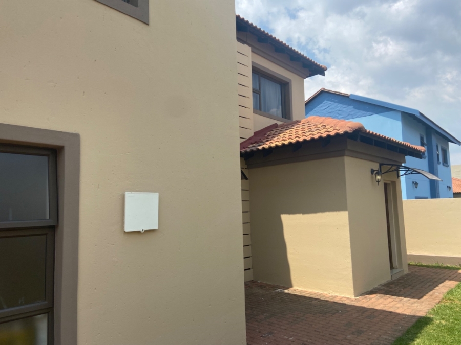 5 Bedroom Property for Sale in Silver Wood Estate Gauteng