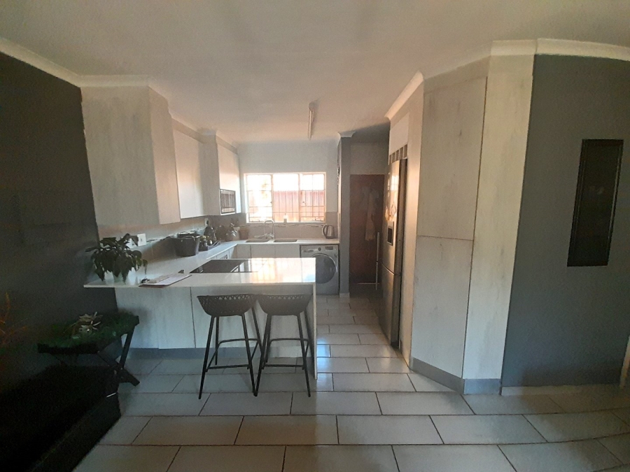 2 Bedroom Property for Sale in Zwartkop Gauteng