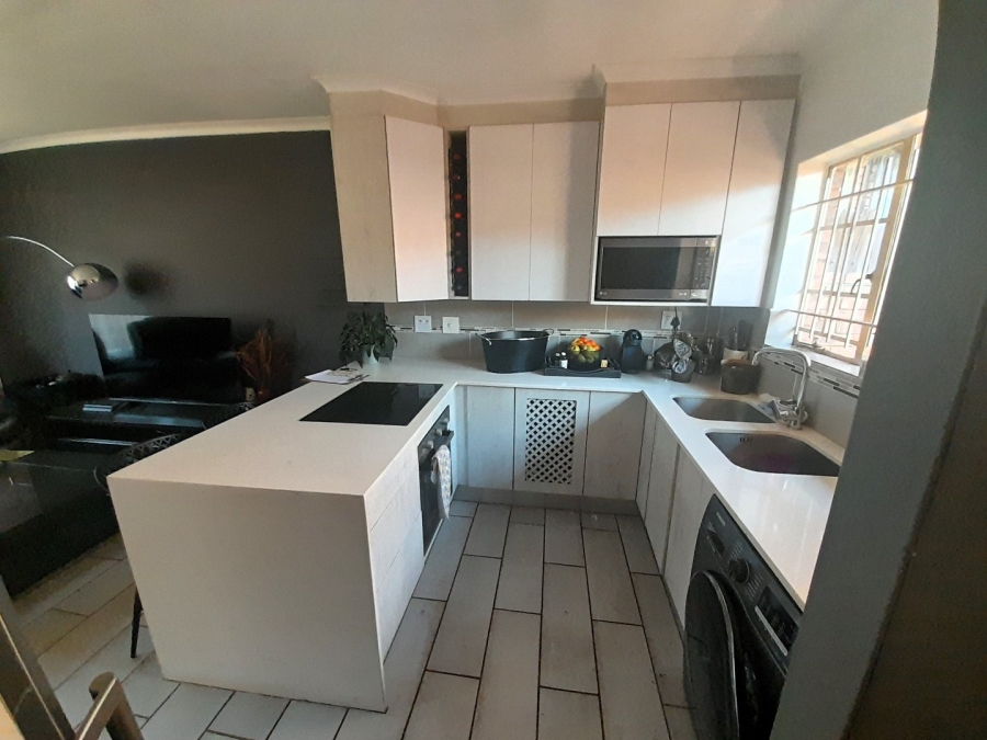 2 Bedroom Property for Sale in Zwartkop Gauteng