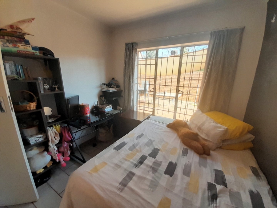 2 Bedroom Property for Sale in Zwartkop Gauteng