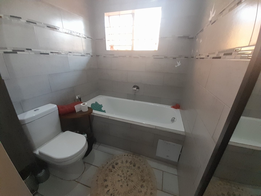 2 Bedroom Property for Sale in Zwartkop Gauteng