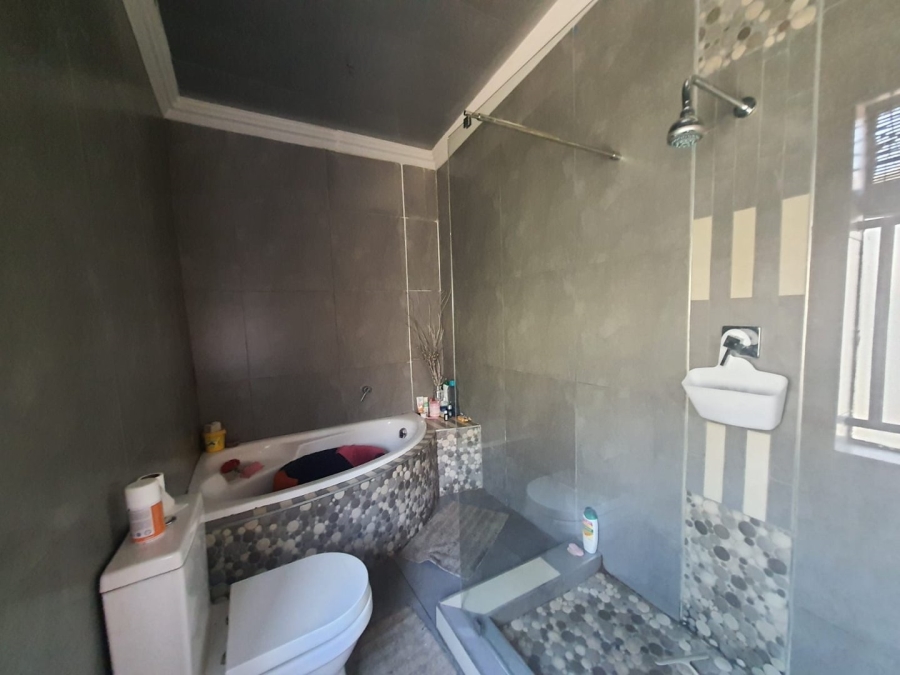 3 Bedroom Property for Sale in Roodepoort North Gauteng