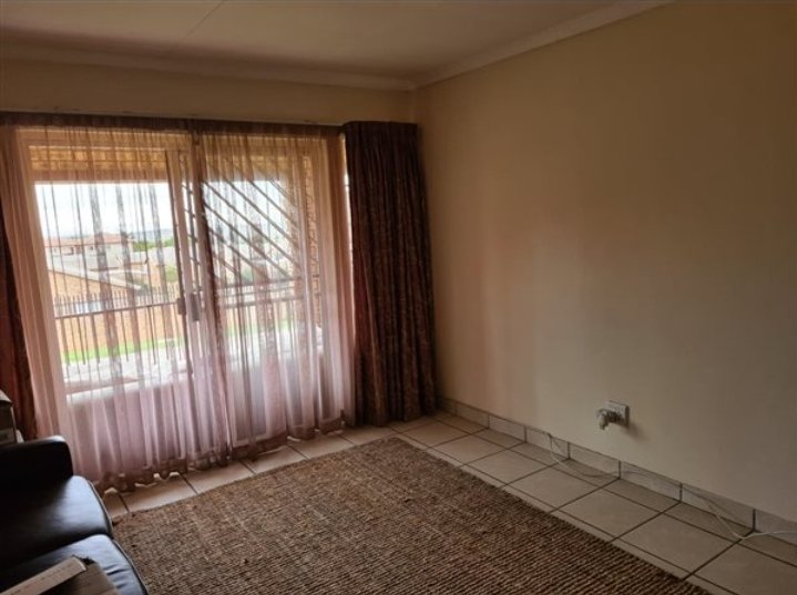 To Let 2 Bedroom Property for Rent in Erand Gardens Gauteng