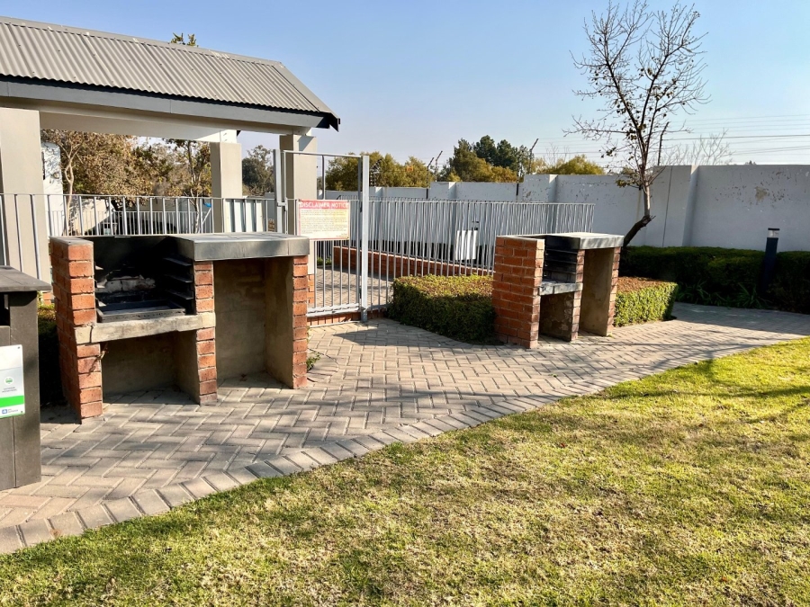 To Let 2 Bedroom Property for Rent in Fourways Gauteng