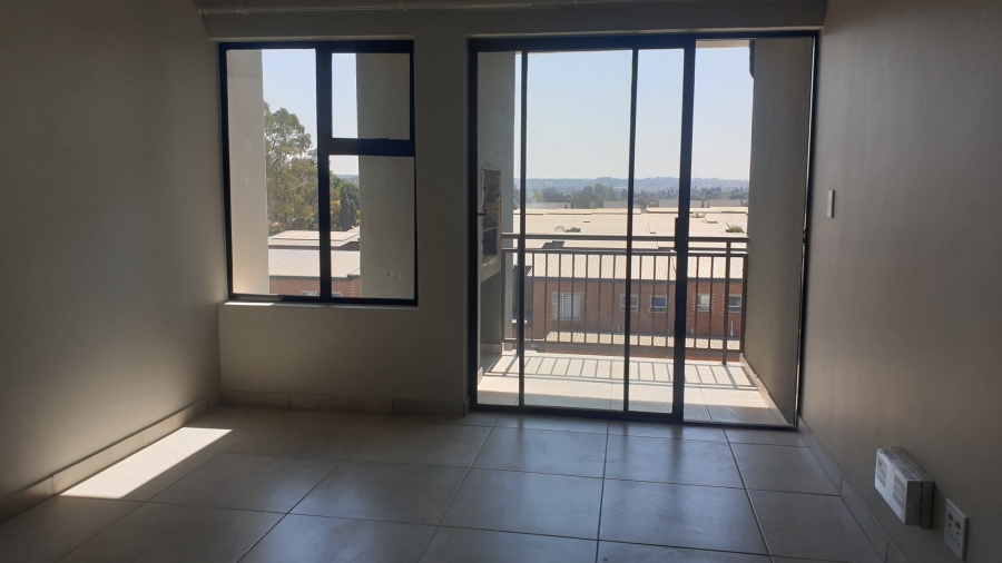 To Let 2 Bedroom Property for Rent in Glen Marais Gauteng