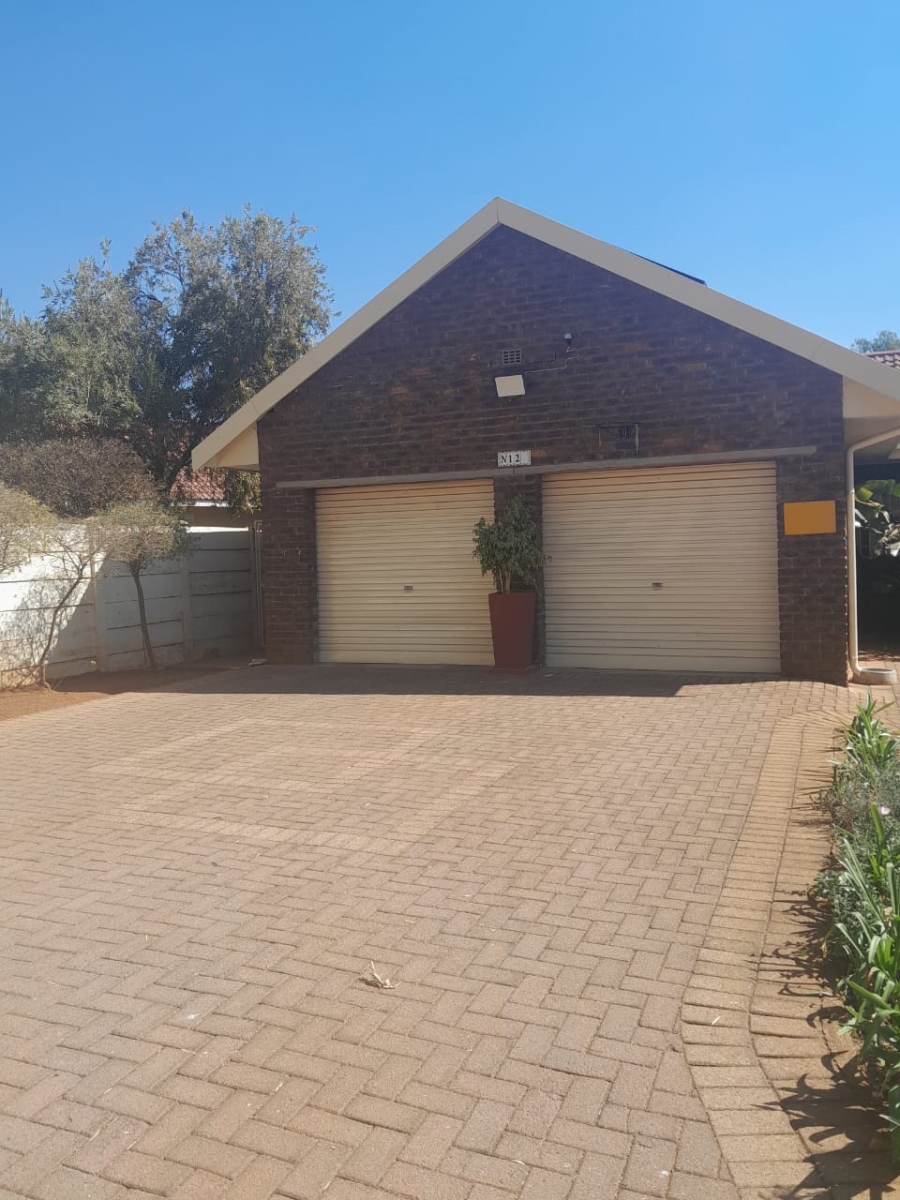 5 Bedroom Property for Sale in Westonaria Gauteng