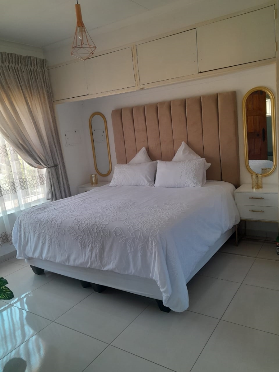 5 Bedroom Property for Sale in Westonaria Gauteng