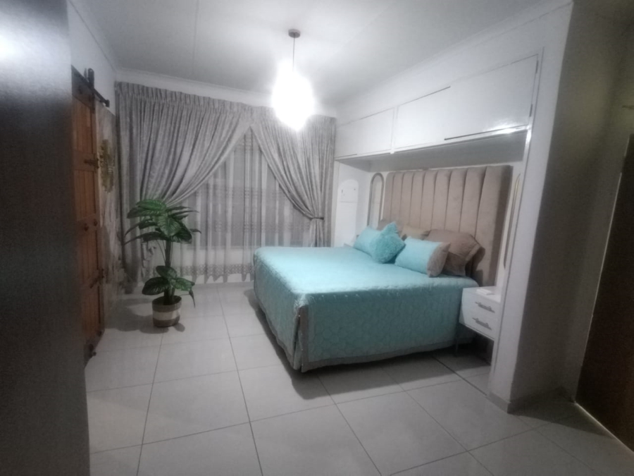 5 Bedroom Property for Sale in Westonaria Gauteng