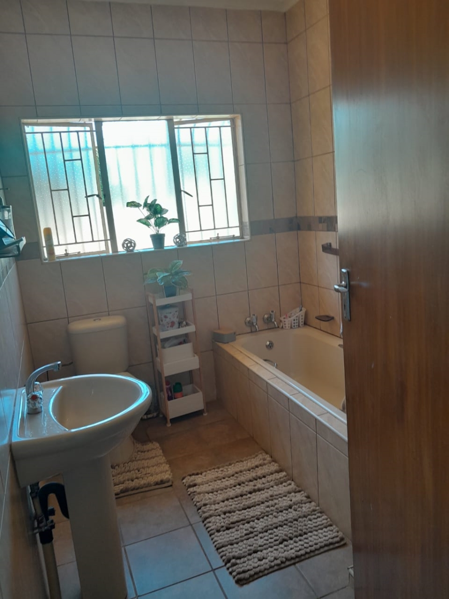 5 Bedroom Property for Sale in Westonaria Gauteng