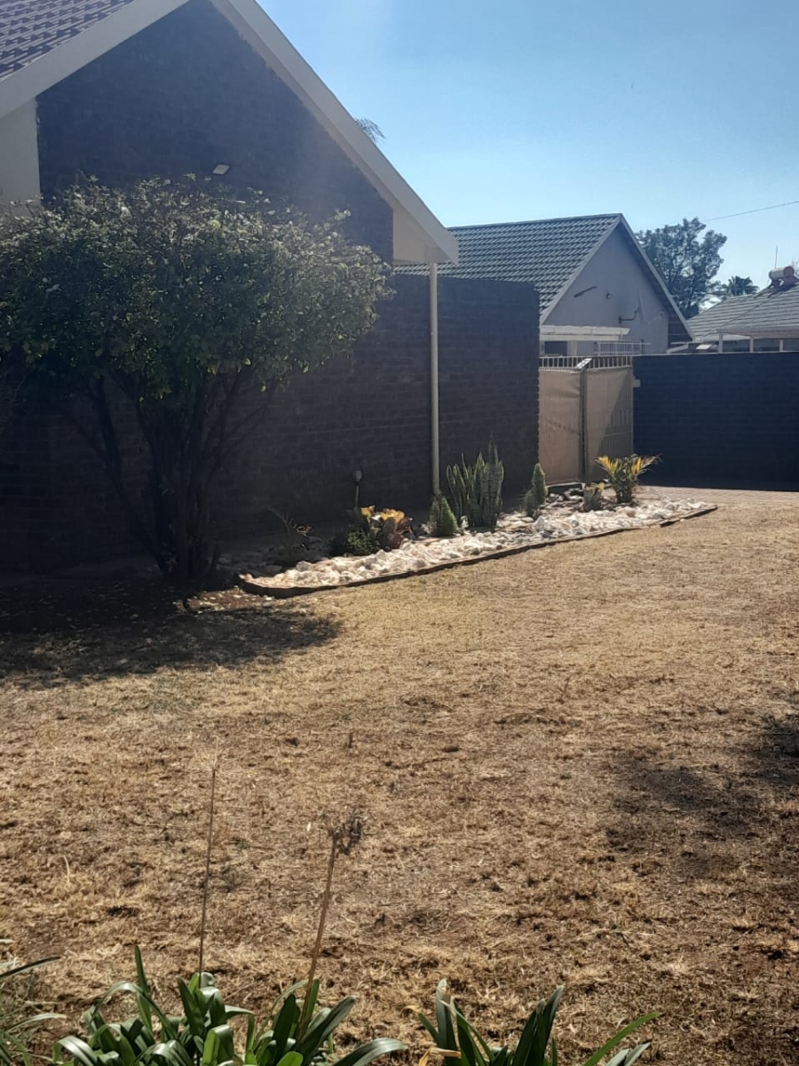 5 Bedroom Property for Sale in Westonaria Gauteng