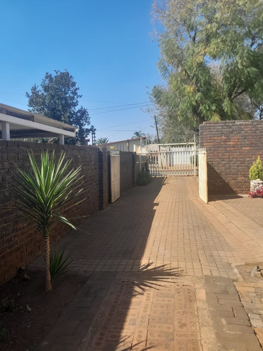 5 Bedroom Property for Sale in Westonaria Gauteng