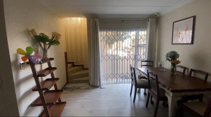 2 Bedroom Property for Sale in Sunninghill Gauteng