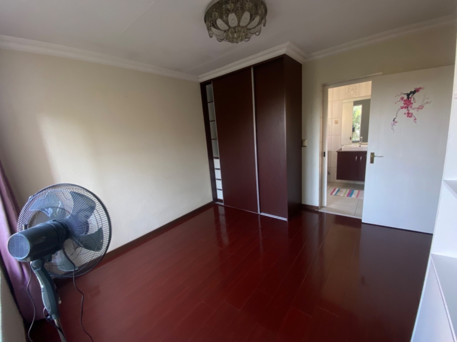 2 Bedroom Property for Sale in Sunninghill Gauteng