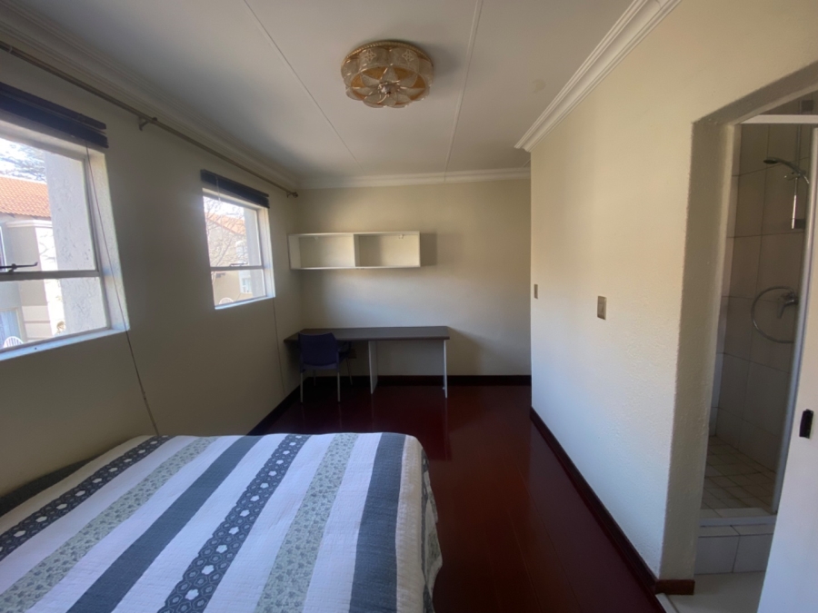 2 Bedroom Property for Sale in Sunninghill Gauteng