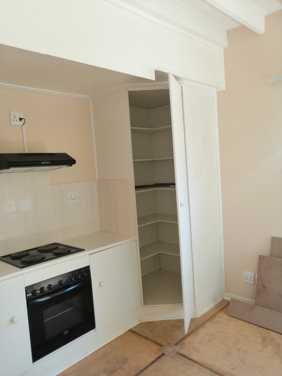 To Let 2 Bedroom Property for Rent in Robindale Gauteng