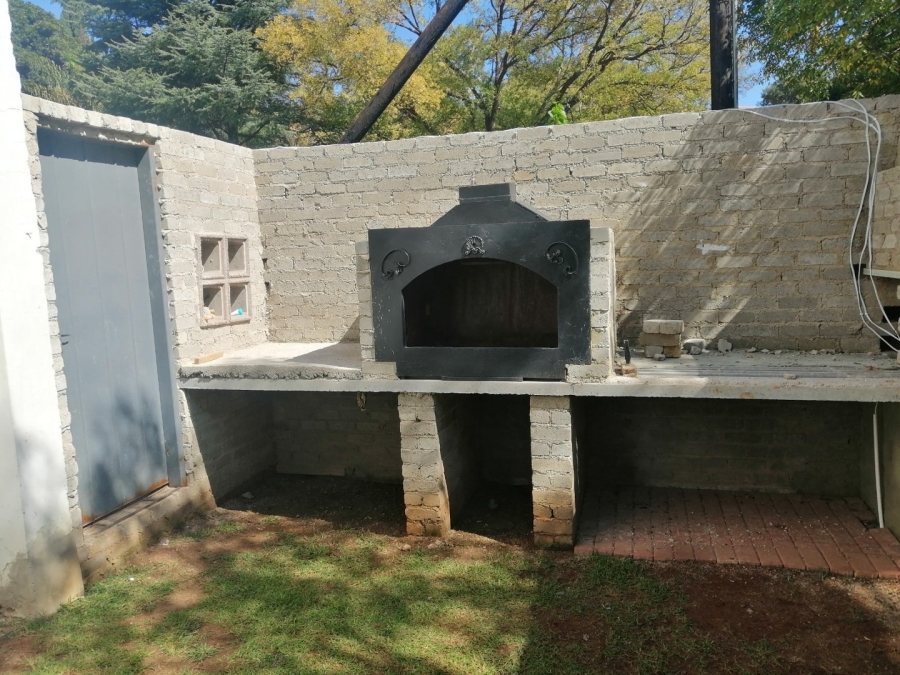 To Let 2 Bedroom Property for Rent in Robindale Gauteng