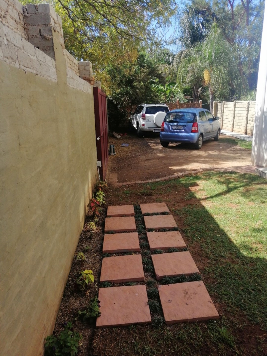 To Let 2 Bedroom Property for Rent in Robindale Gauteng