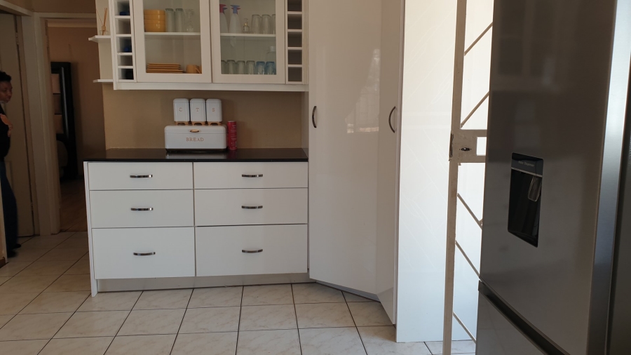 4 Bedroom Property for Sale in Dawn Park Gauteng