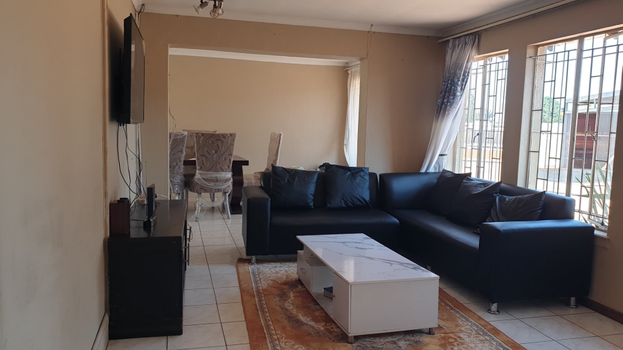 4 Bedroom Property for Sale in Dawn Park Gauteng