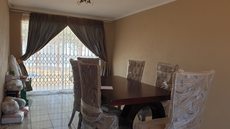 4 Bedroom Property for Sale in Dawn Park Gauteng