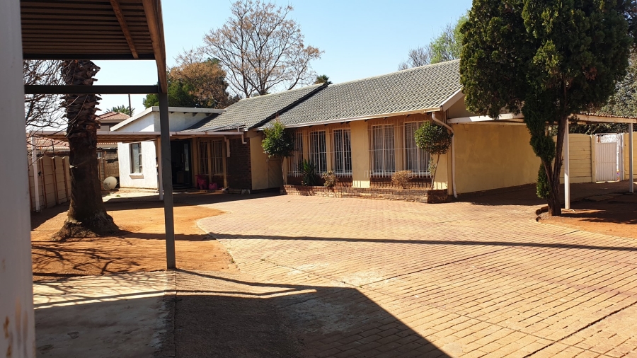 4 Bedroom Property for Sale in Dawn Park Gauteng