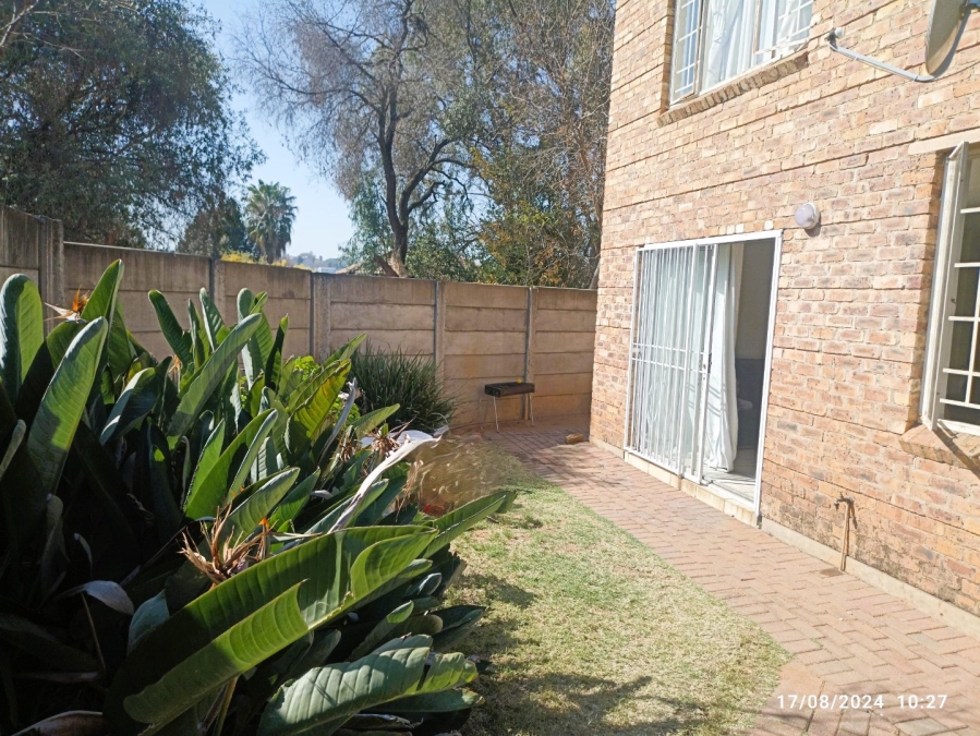 To Let 2 Bedroom Property for Rent in Sonneglans Gauteng