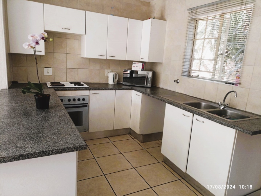 To Let 2 Bedroom Property for Rent in Sonneglans Gauteng