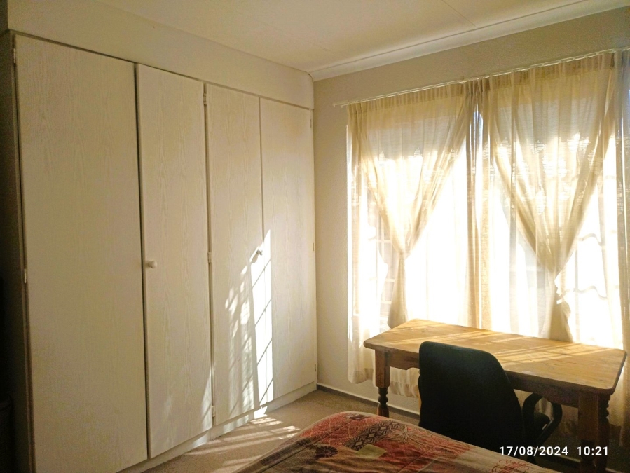 To Let 2 Bedroom Property for Rent in Sonneglans Gauteng