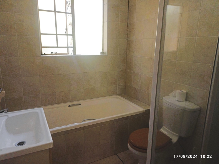 To Let 2 Bedroom Property for Rent in Sonneglans Gauteng