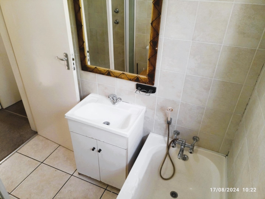 To Let 2 Bedroom Property for Rent in Sonneglans Gauteng