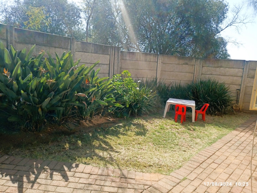 To Let 2 Bedroom Property for Rent in Sonneglans Gauteng