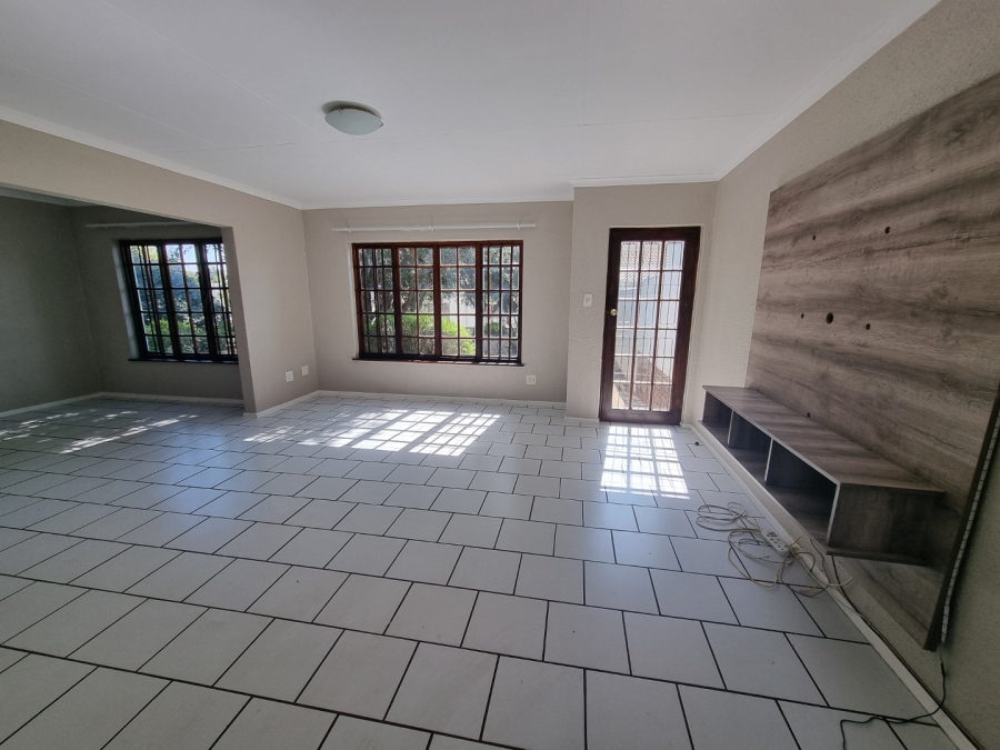 To Let 2 Bedroom Property for Rent in Lonehill Gauteng