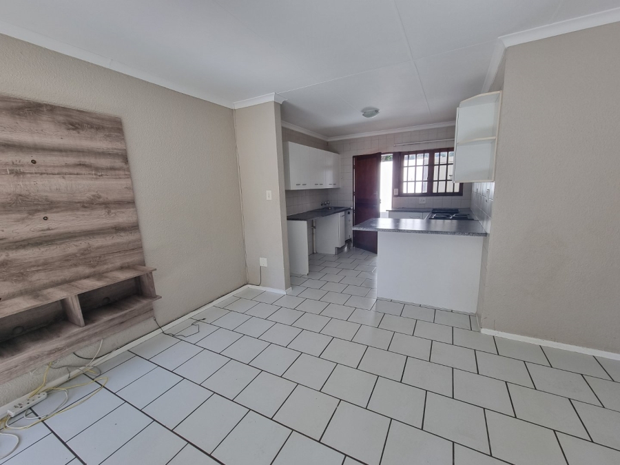 To Let 2 Bedroom Property for Rent in Lonehill Gauteng