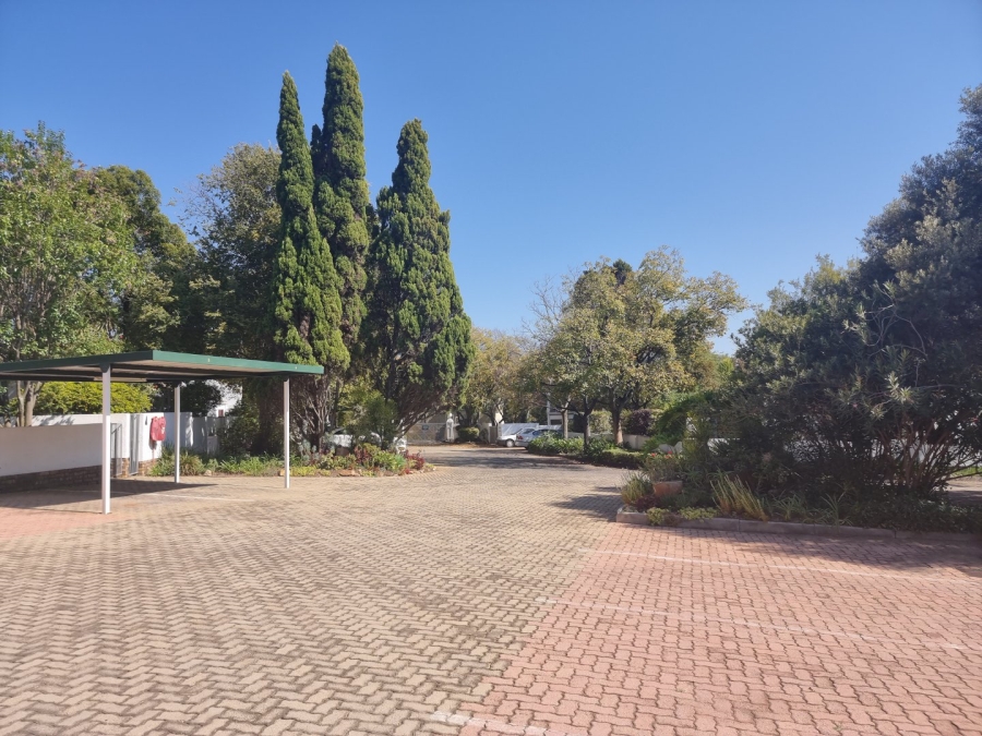 To Let 2 Bedroom Property for Rent in Lonehill Gauteng