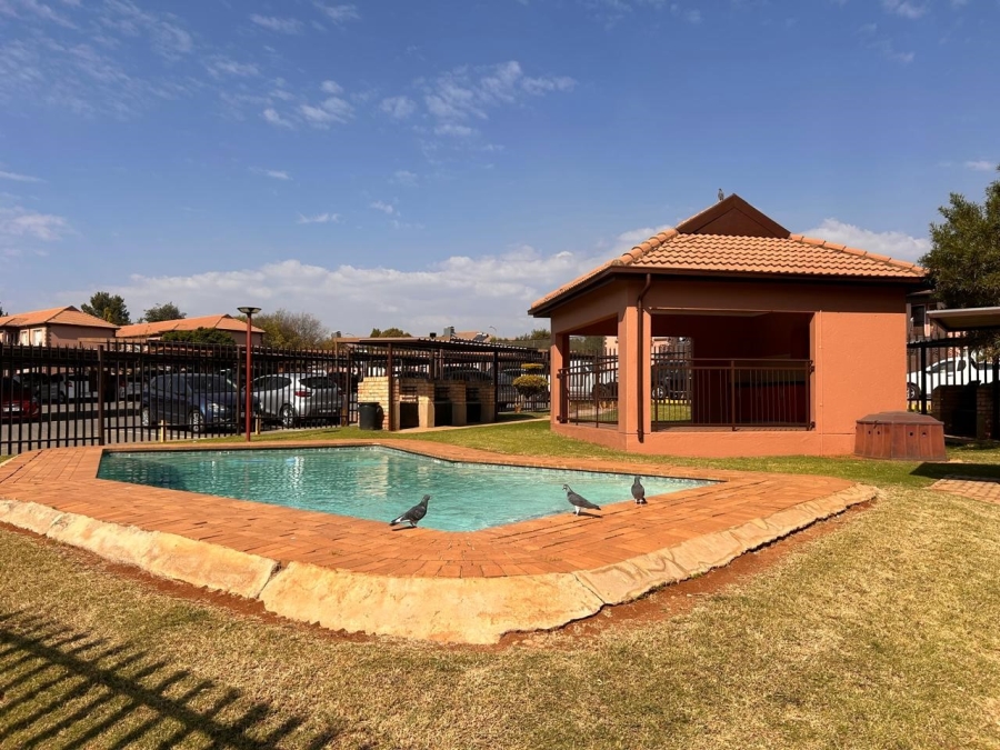 2 Bedroom Property for Sale in Restonvale A H Gauteng