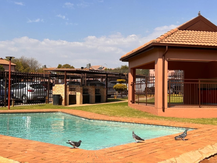 2 Bedroom Property for Sale in Restonvale A H Gauteng