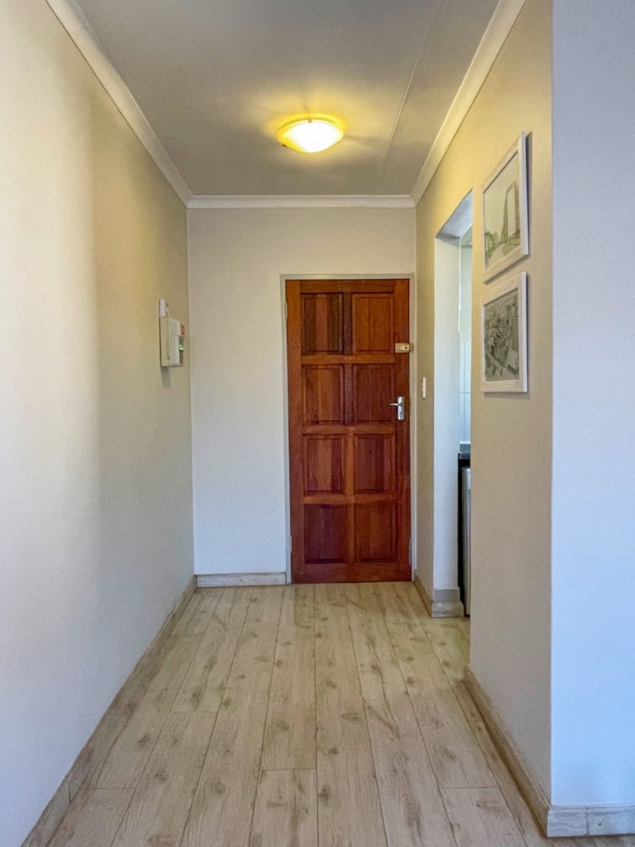 1 Bedroom Property for Sale in Silver Lakes Gauteng