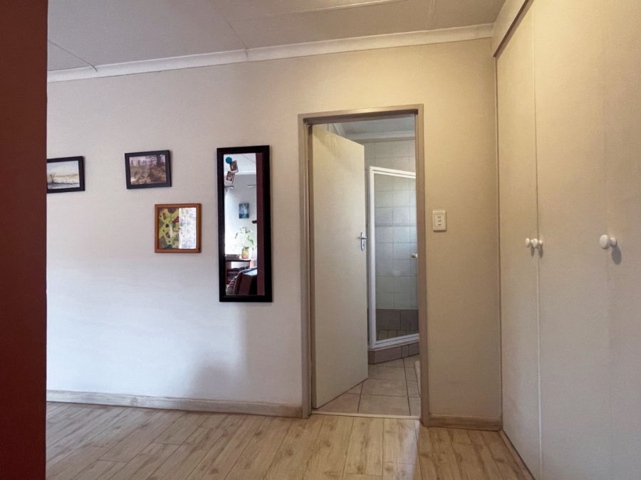 1 Bedroom Property for Sale in Silver Lakes Gauteng